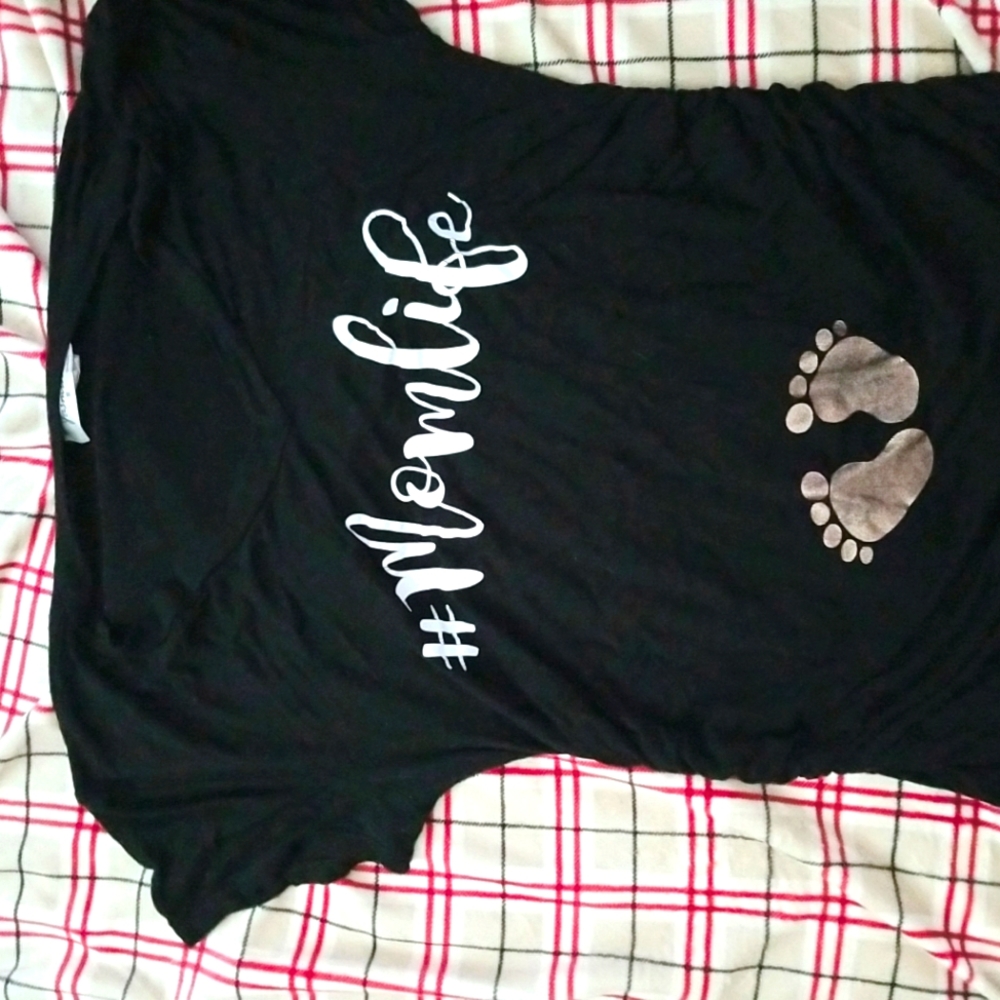 #MOMLIFE size medium Jasmine brand maternity shirt